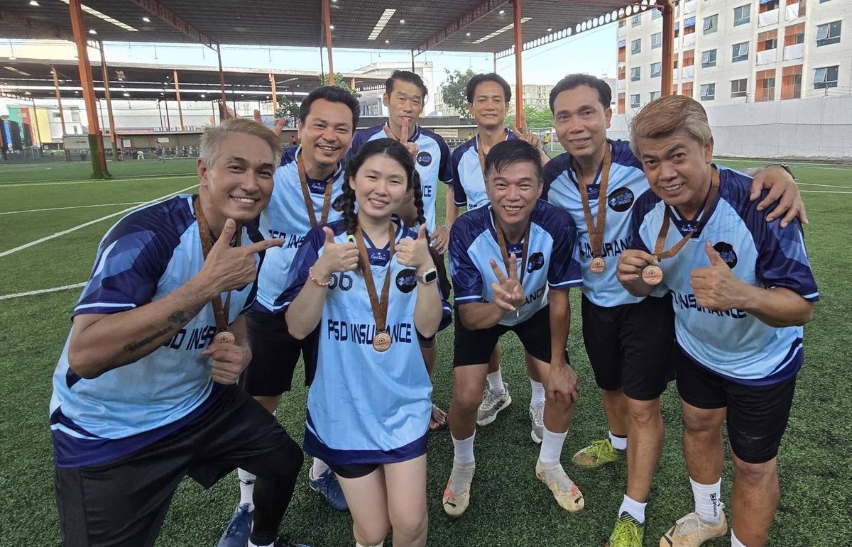 ทีมฟุตบอลตัวแทนประกัน PSD Insurance คว้าเหรียญรางวัลด้วยกัน